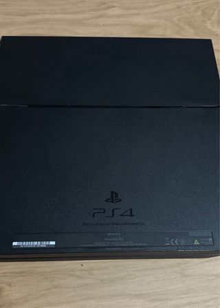 PS4 (PlayStation 4)