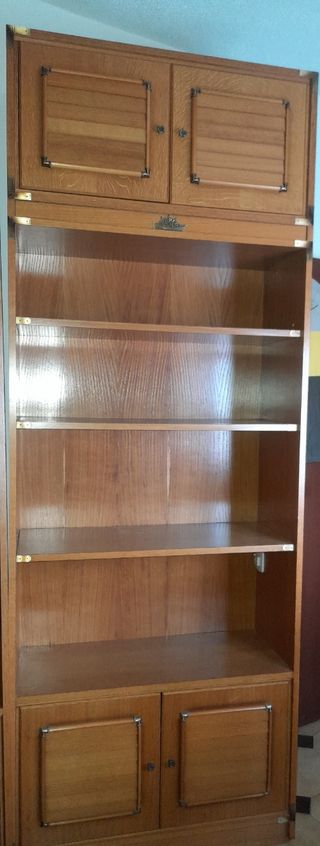 Mueble estanteria de madera marrón