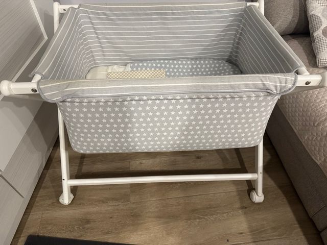 Minicuna estrellas grises