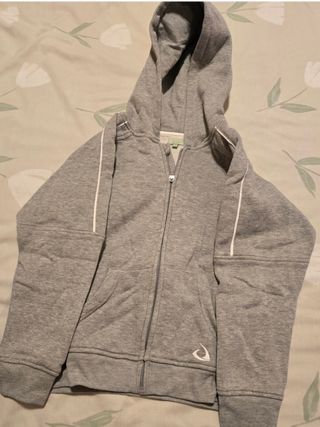 Sudadera con capucha gris