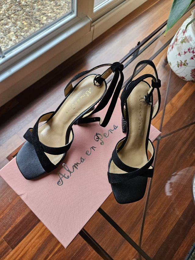 Sandalias Alma en Pena negras.