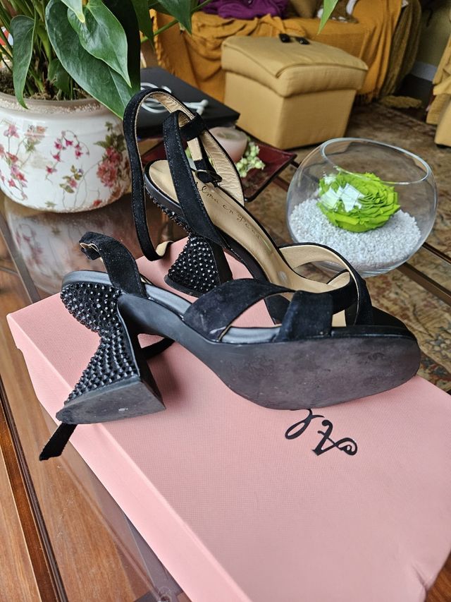 Sandalias Alma en Pena negras.