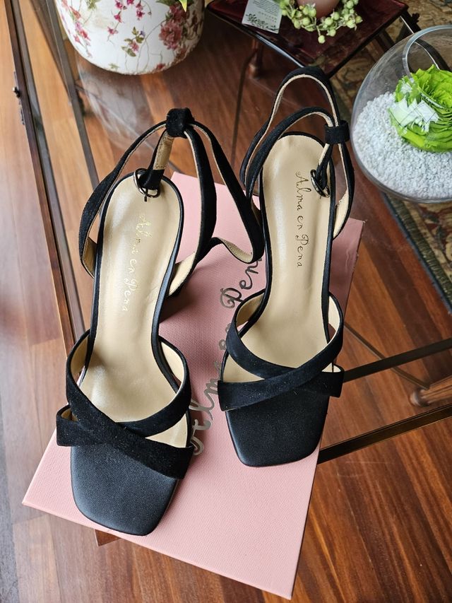 Sandalias Alma en Pena negras.