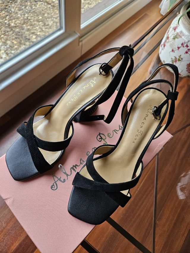Sandalias Alma en Pena negras.