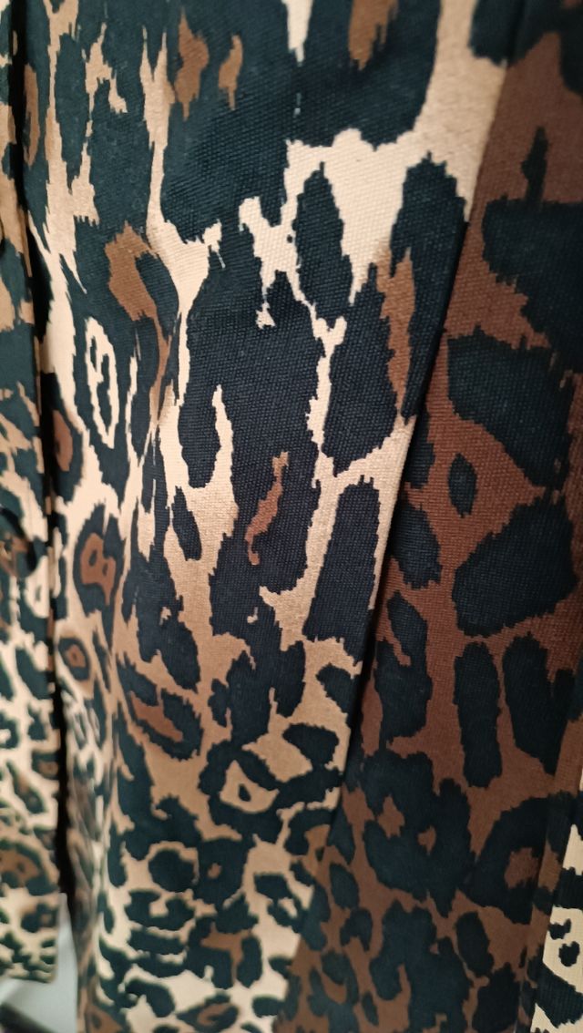 Abrigo Yera leopardo talla M