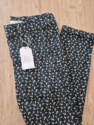 Pantalones estampados beige y verde agua Talla 40