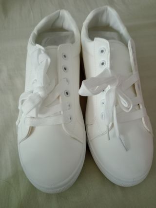 Zapatillas deportivas blancas