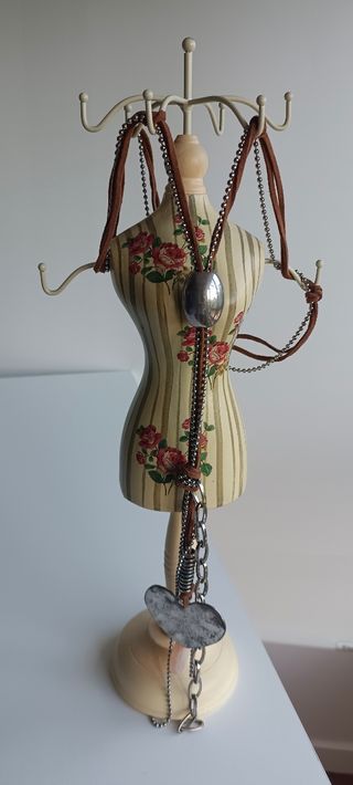 Collar marrón y plata