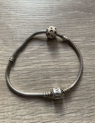 Pulsera Pandora con charm