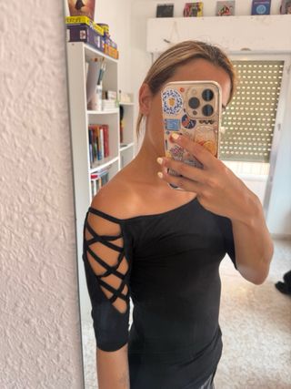 Camiseta negra-Manga 3/4-Aberturas