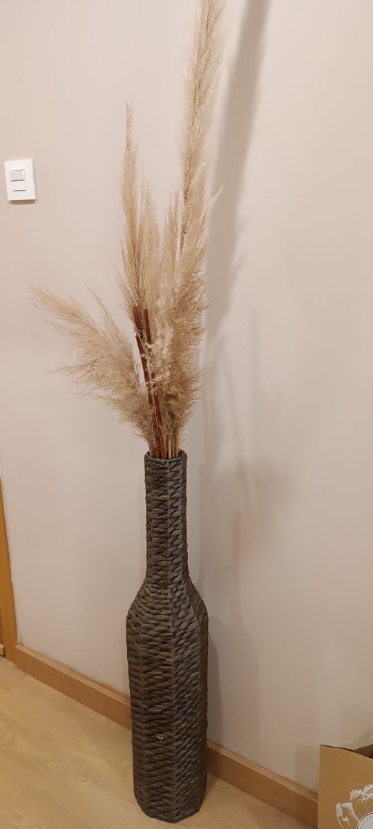 Jarrón mimbre marrón decorativo