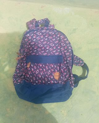 Mochila escolar flores Caliroots