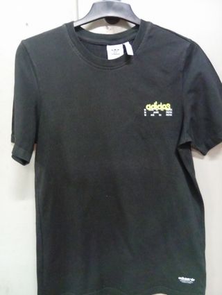Camiseta Adidas Negra c/Amarillo