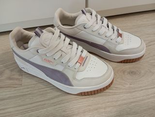 Zapatillas Puma blancas y moradas
