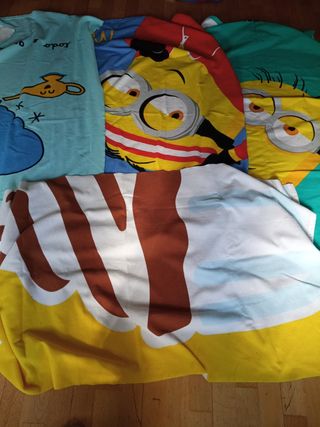 4 Toallas infantiles: Minions & Aladdin