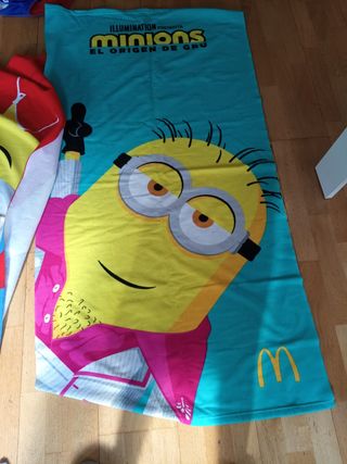 4 Toallas infantiles: Minions & Aladdin