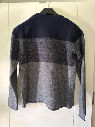 Suéter bicolor azul y gris
