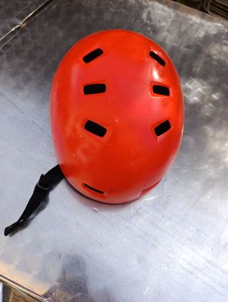 Casco bici o patines rojo