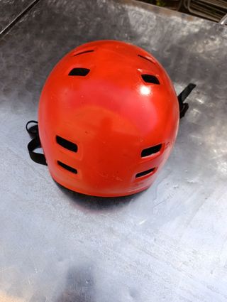 Casco bici o patines rojo