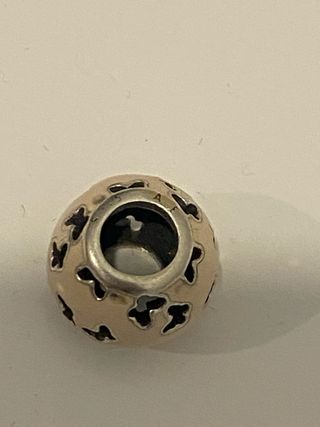 Charm Pandora con mariposas