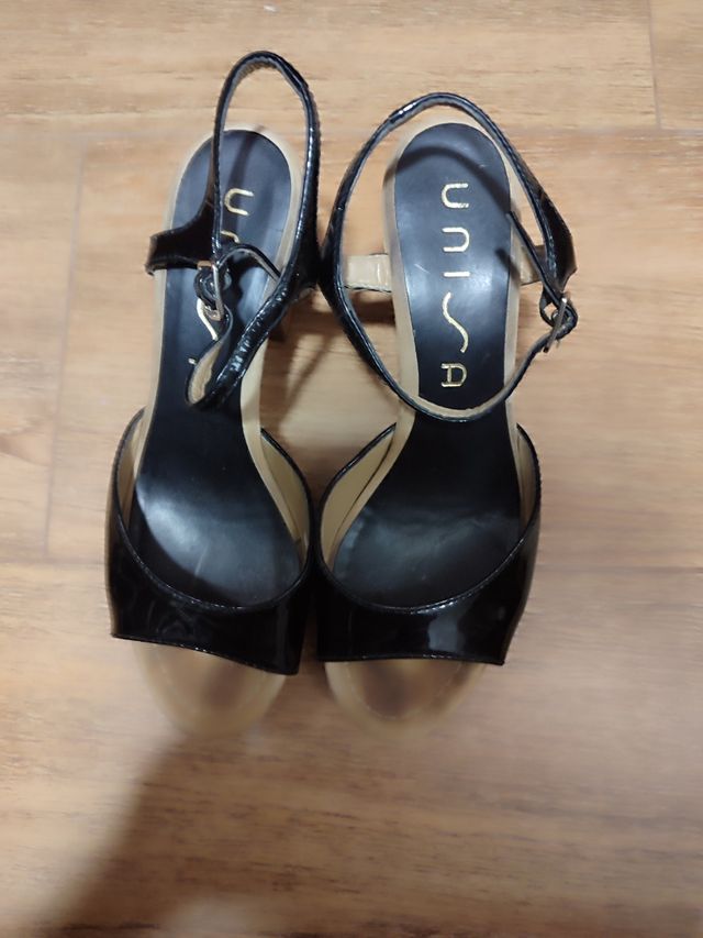 Sandalias Unisa negras tacón