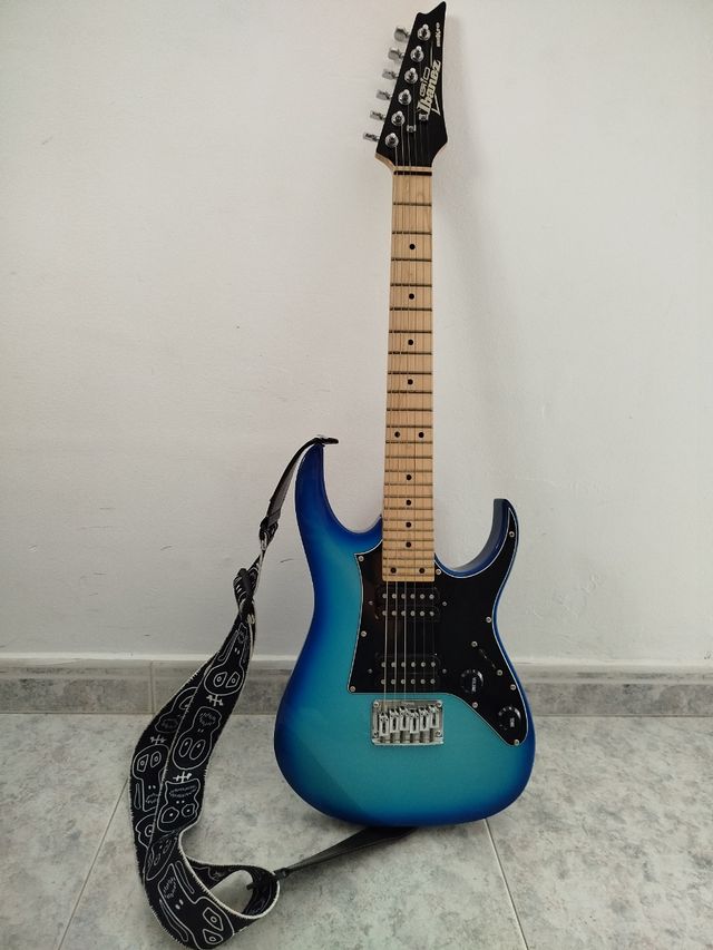 Guitarra Ibanez eléctrica azul - niño