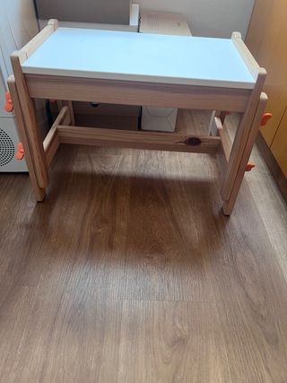 Escritorio infantil blanco y madera