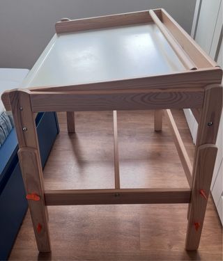 Escritorio infantil blanco y madera
