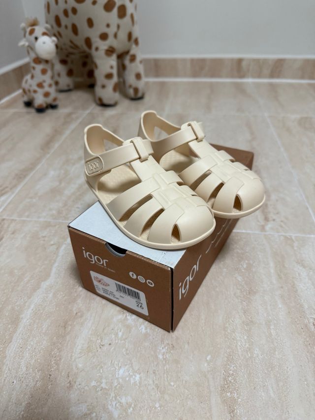 Sandalias Igor color marfil