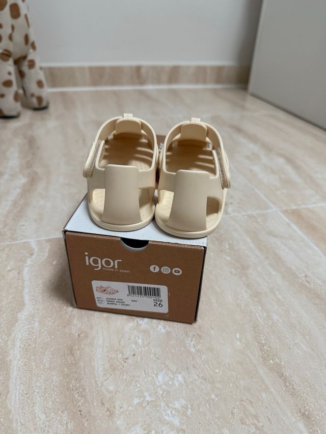 Sandalias Igor color marfil
