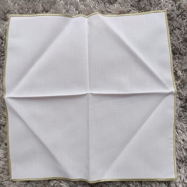 Mantel y servilleta bordados