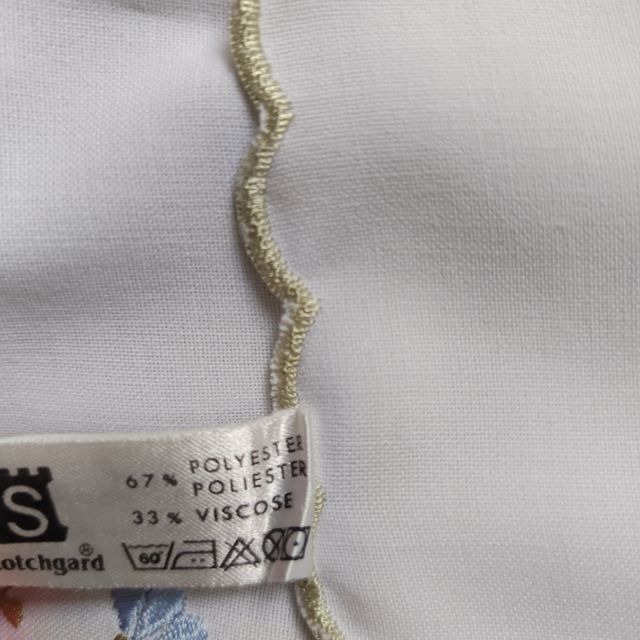 Mantel y servilleta bordados