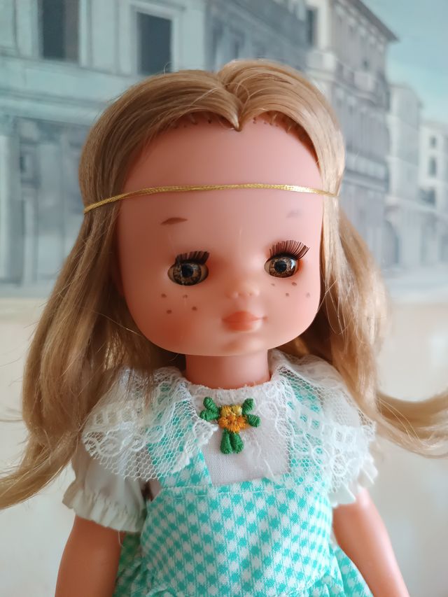 Muñeca Lesly Vichy.por correos