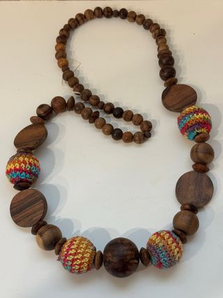 Collar artesanal madera crochet
