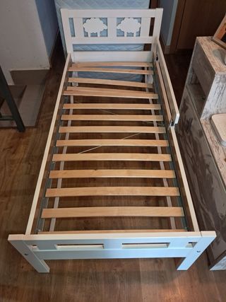 Cama infantil blanca - corderitos