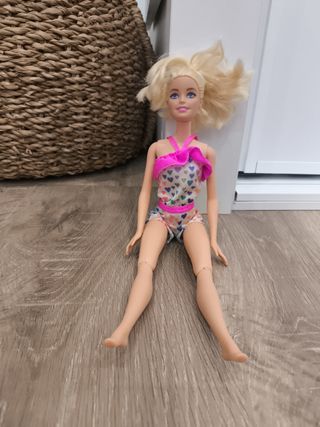 Muñeca Barbie - Traje Corazones
