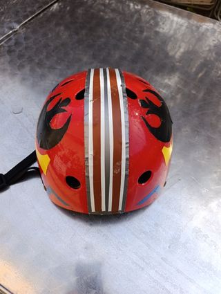Casco bici o patines rojo