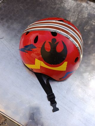 Casco bici o patines rojo