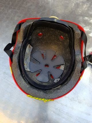 Casco bici o patines rojo