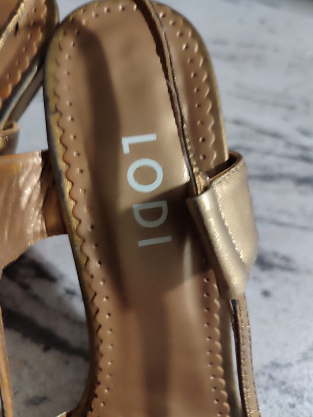 Zapatos Lodi dorados beige