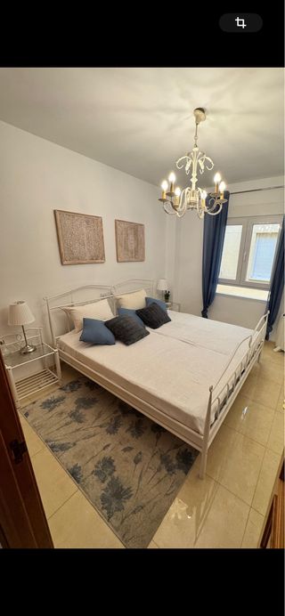 Cama blanca metal 180x200cm, somier y mesitas