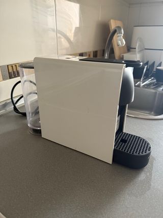 Cafetera Nespresso Essenza Mini Blanca