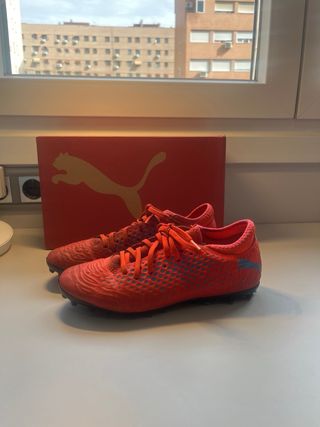 Zapatillas Puma Fútbol rojas