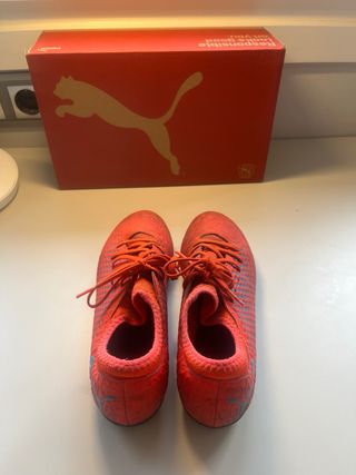 Zapatillas Puma Fútbol rojas