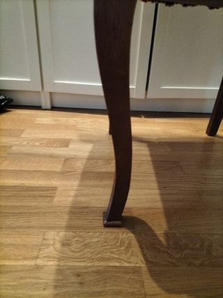 Silla antigua de madera. Tapizada