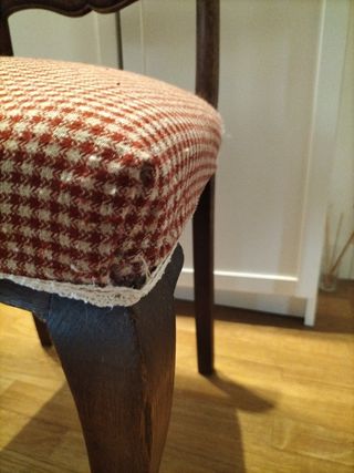 Silla antigua de madera. Tapizada
