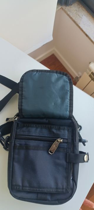 Bandolera Quiksilver azul marina