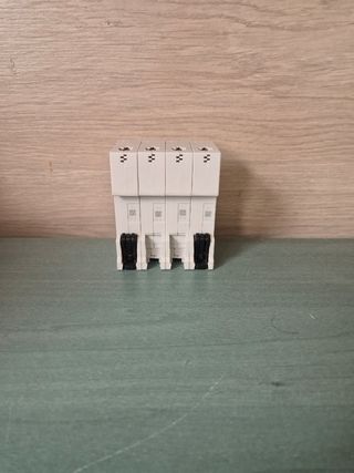 Interruptor ABB C16 trifásico