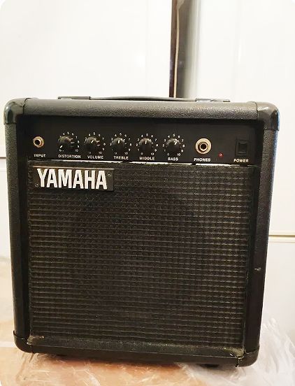 Amplificador Yamaha Modelo HY-10G III