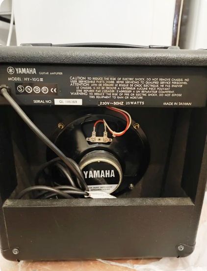 Amplificador Yamaha Modelo HY-10G III